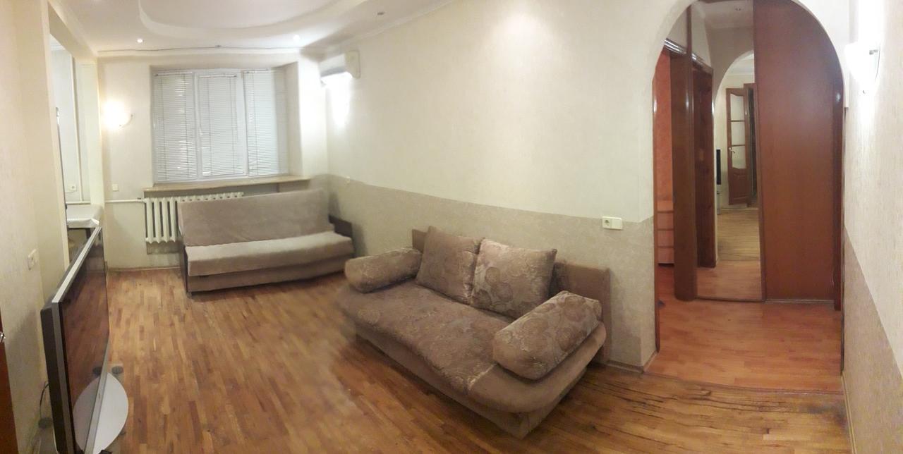 Appartment Near M. 23 Serpnya Charkov Buitenkant foto