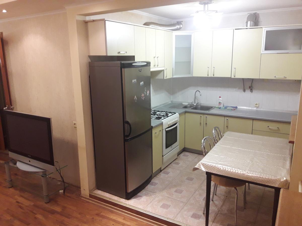 Appartment Near M. 23 Serpnya Charkov Buitenkant foto