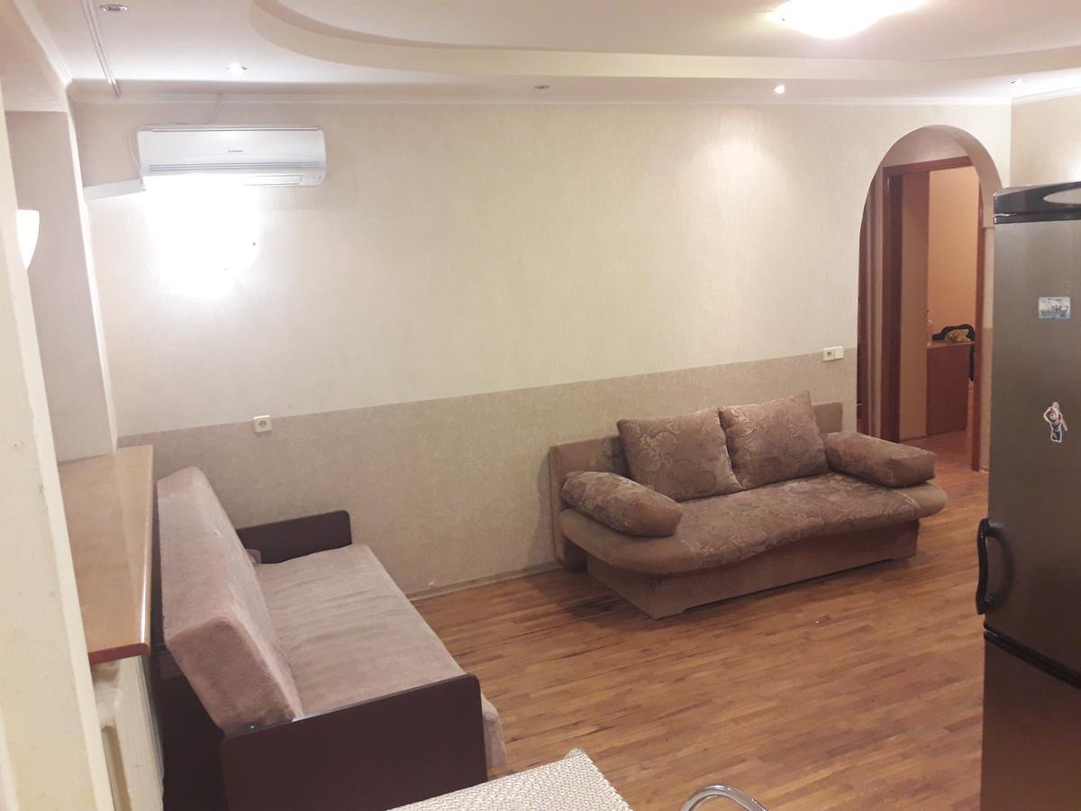 Appartment Near M. 23 Serpnya Charkov Buitenkant foto